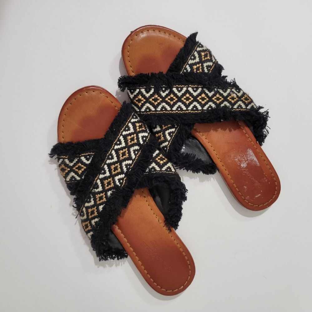 Universal Thread sandals‎